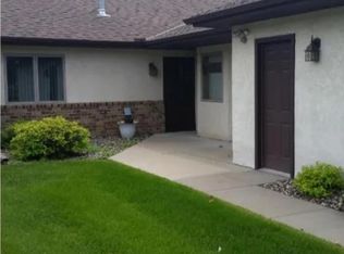 1924 Vierling Dr E, Shakopee, MN 55379