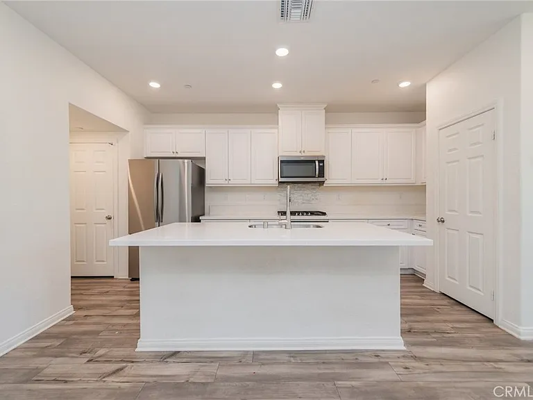 3977 E Huntington St — Photo 7