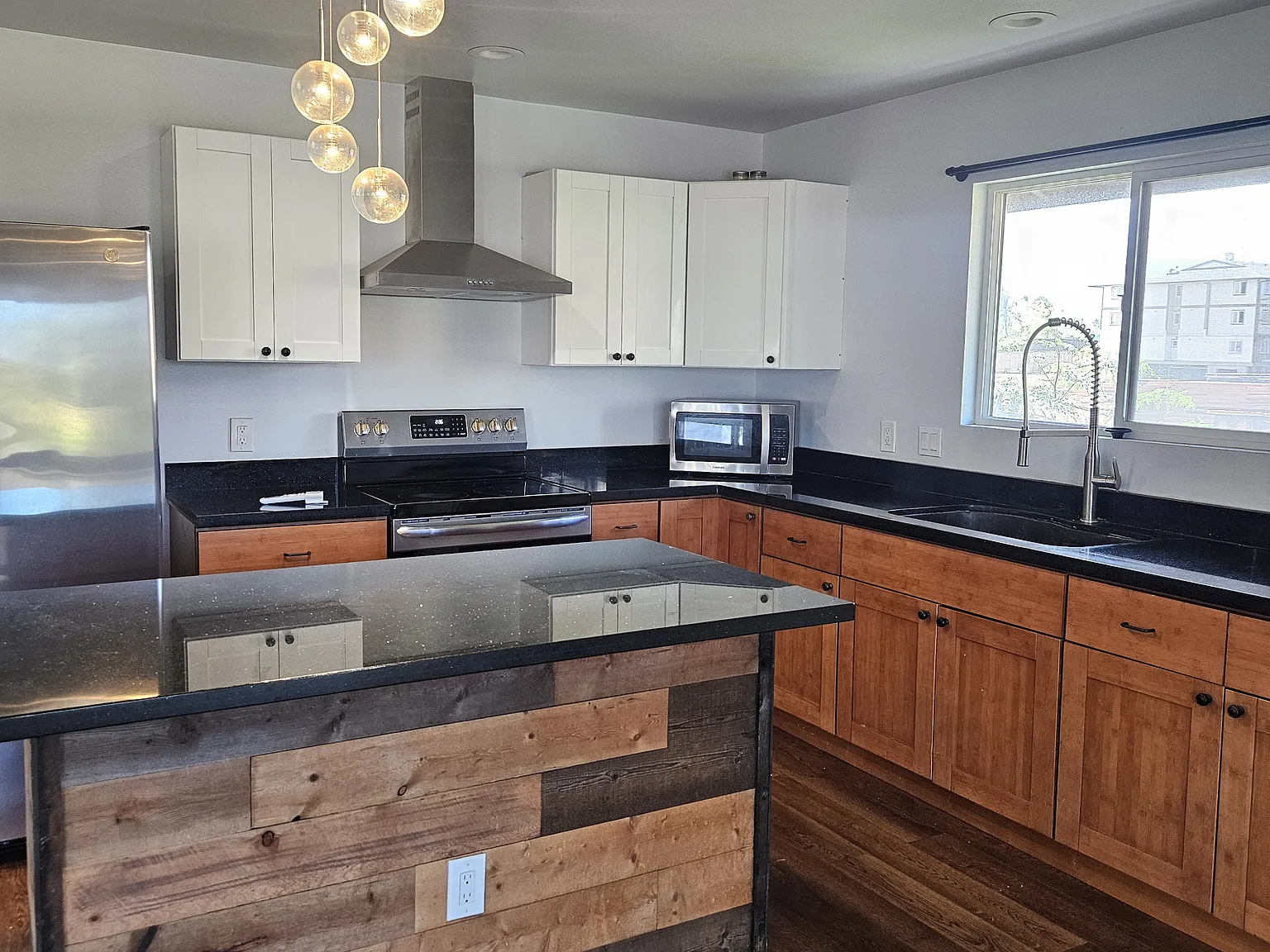 3 bed, $3,600 — Photo 3