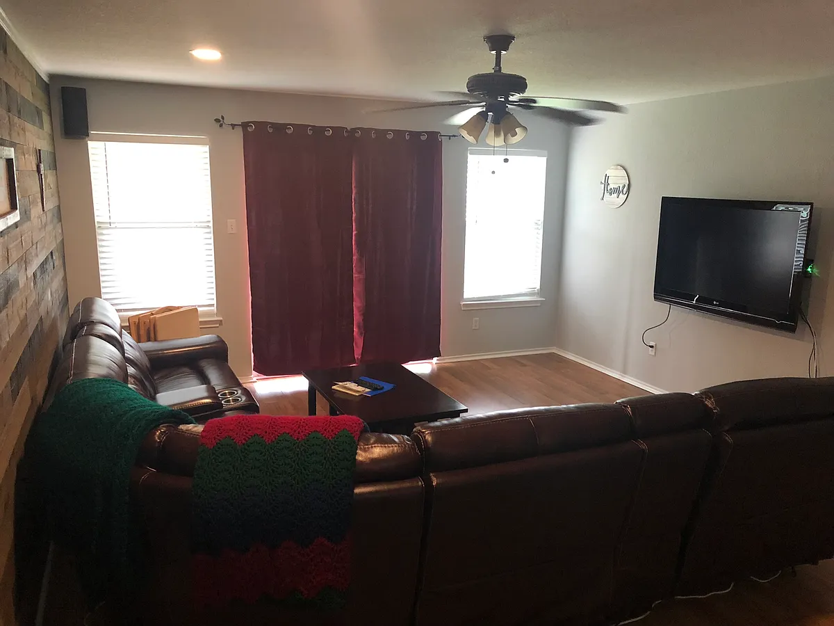 Living Room Sitting - Julianas Way