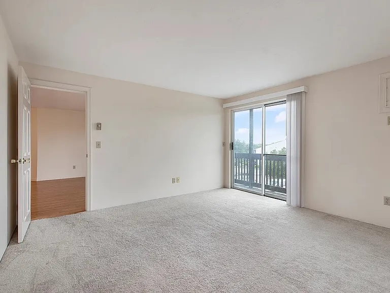 11 Gibbs St #I — Photo 7