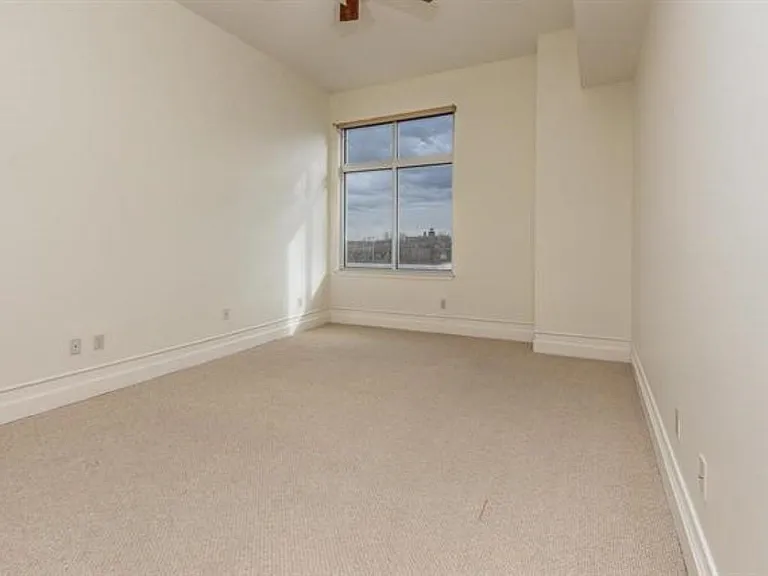 648 Riverside Dr #319 — Photo 8