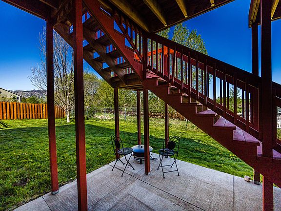 4th image of 25 Black Mountain Dr