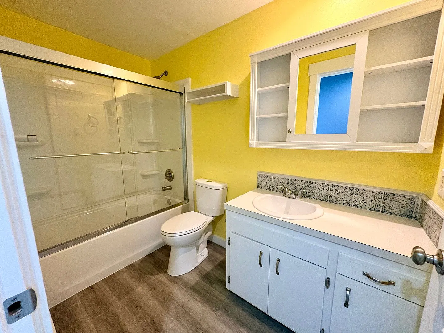 Spacious 2 Bedroom, 1 Bathroom Apartment in Everett — Photo 4