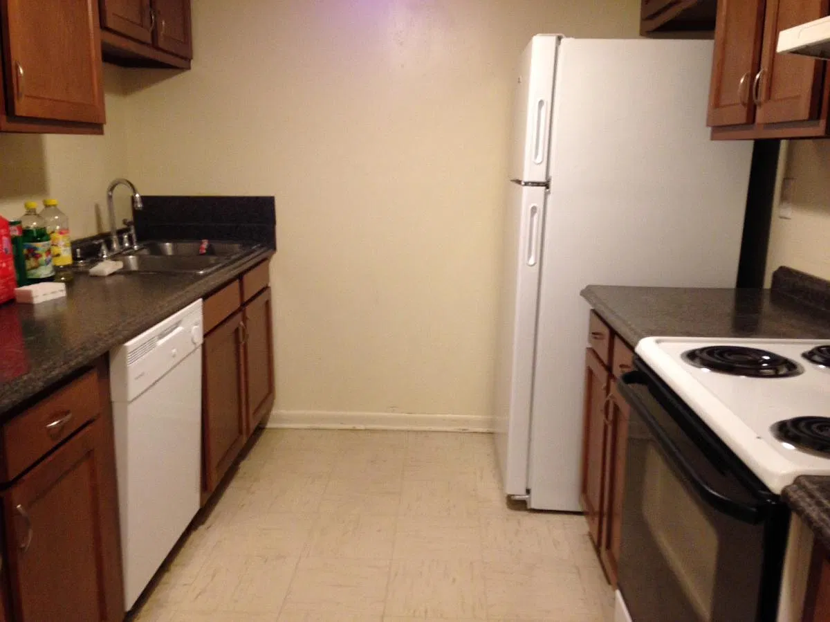 3 bed, 1300 sqft, $1,350 — Photo 2