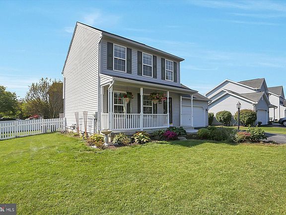 2nd image of 10 Sussex Dr