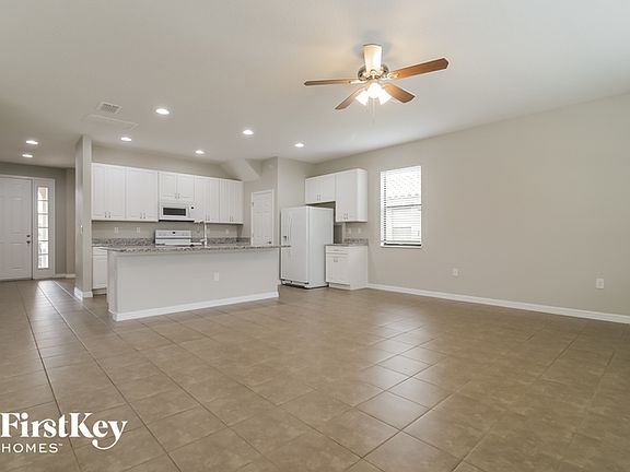 3rd image of 2525 Rosemont Cir