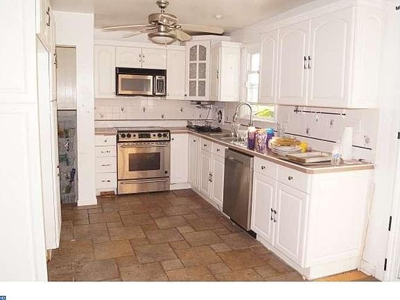 3rd image of 206 Lauren Dr