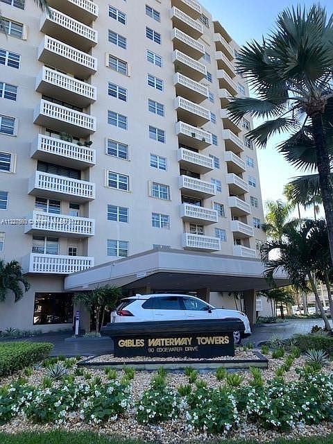1st image of 90 Edgewater Dr Ph 8