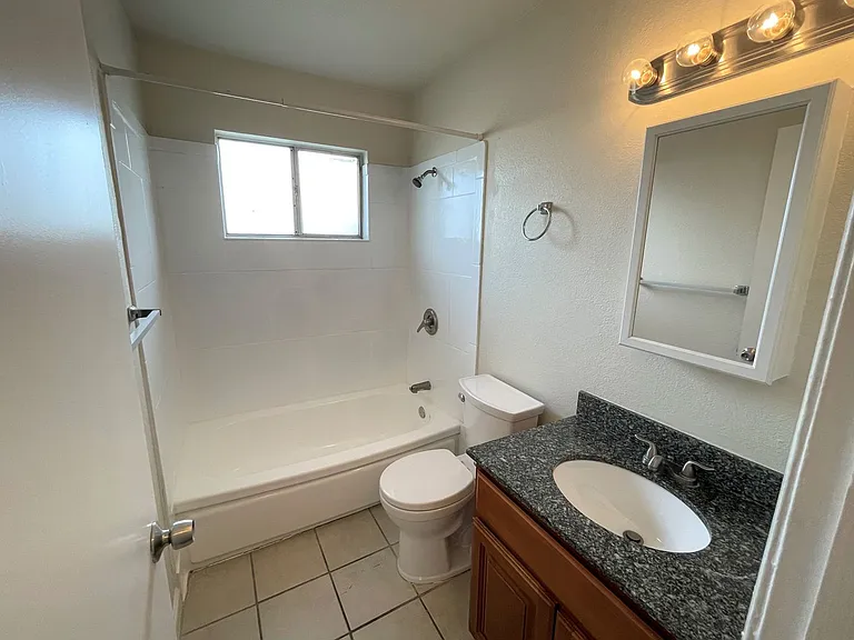 Lincoln Courtyards at 531 Glendora Avenue — Photo 14