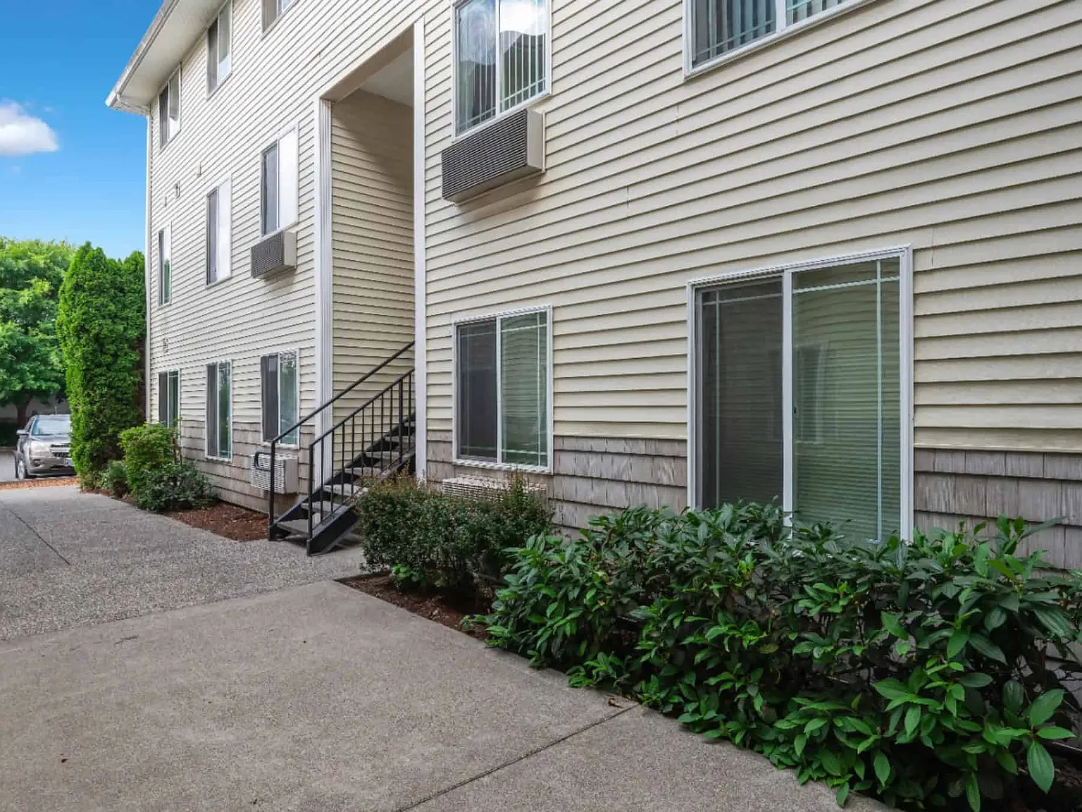 Raven Apartments — Photo 2