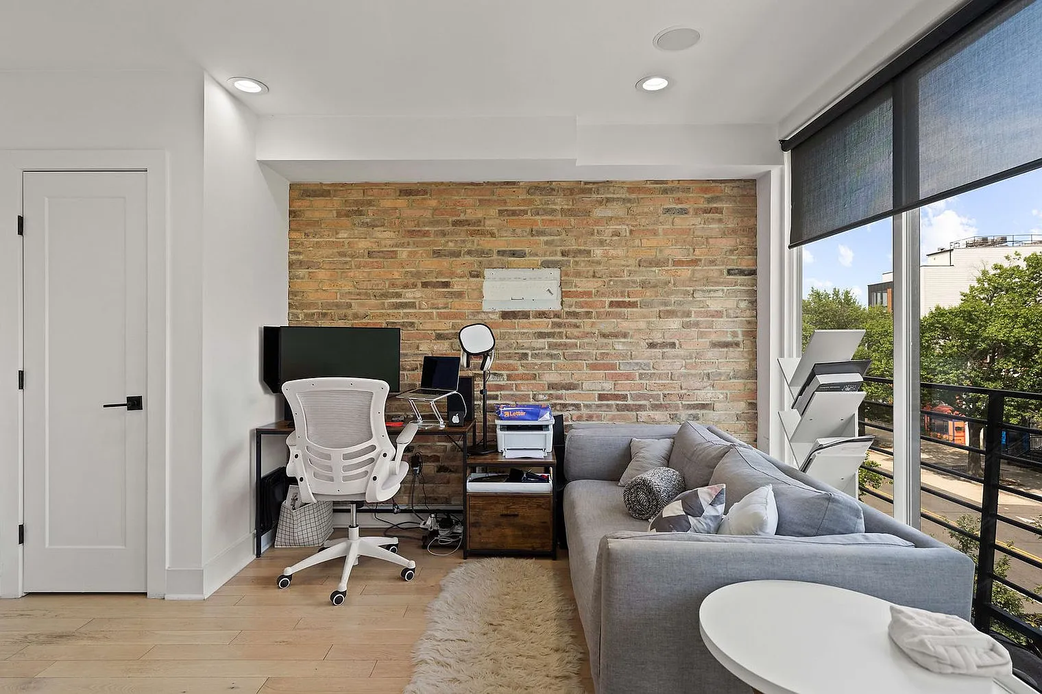 1 bed, 1.0 bath, 7534 sqft, $4,269 — Photo 2