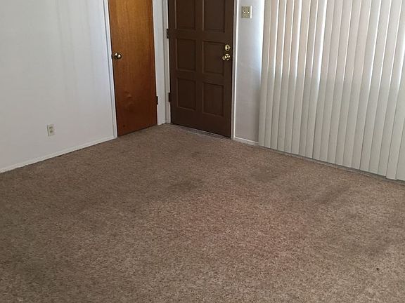 4th image of 5025 Royal Dr