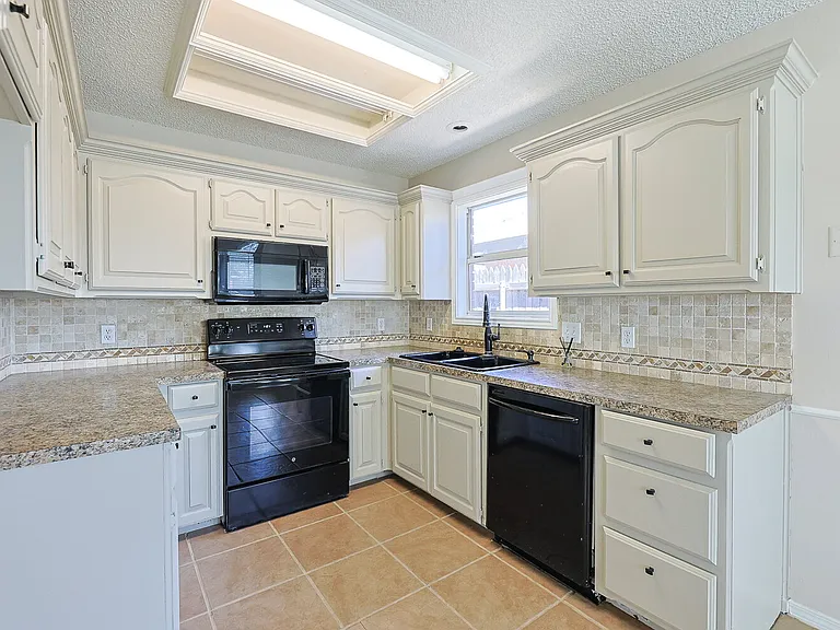 9708 Aberdeen Ave — Photo 20