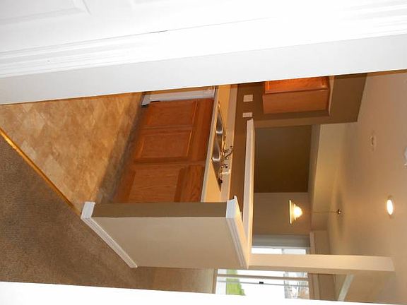 entry to kitchen
