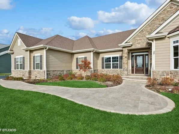 4N223 Norton Lake Cir, Saint Charles, IL 60175