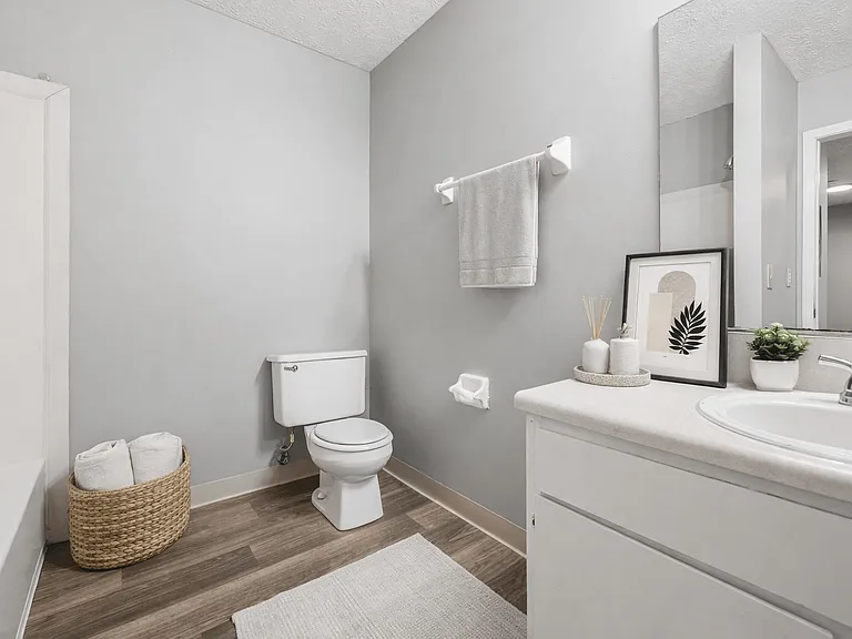 Timbercreek Apts — Photo 8