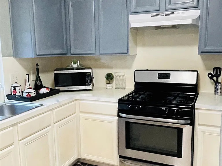 118 Willoughby Ct — Photo 13