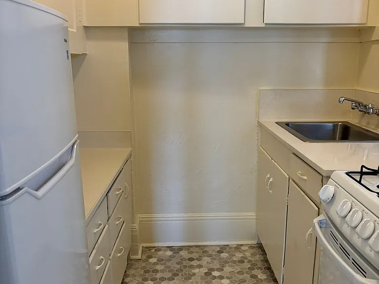Converse Court Apartments — Photo 21