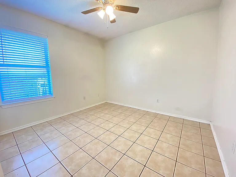 224 Los Angeles Dr — Photo 17
