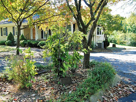 2nd image of 110 Oaks Dr