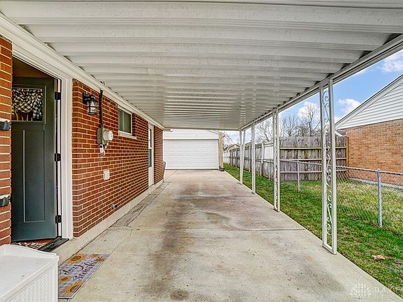 3rd image of 2104 Canary Ct