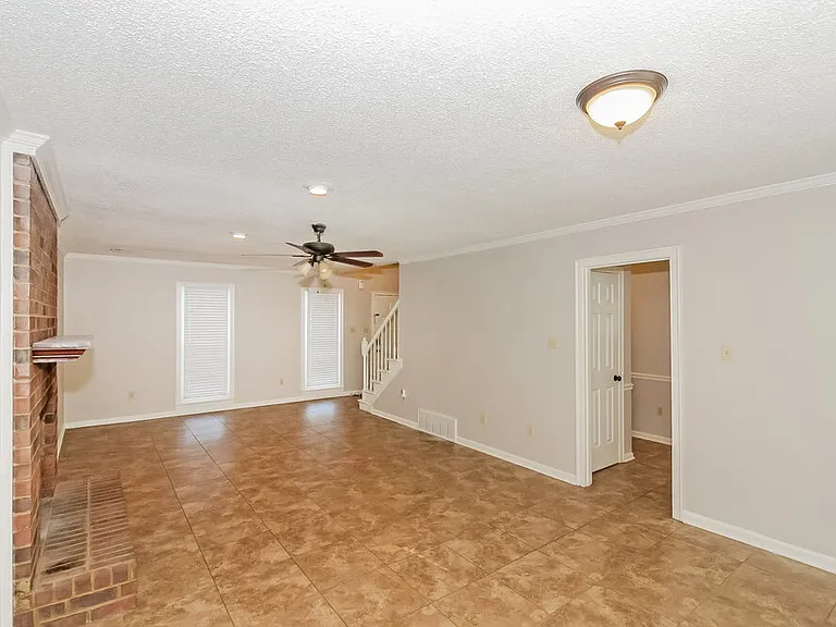 476 Griffon Dr — Photo 7