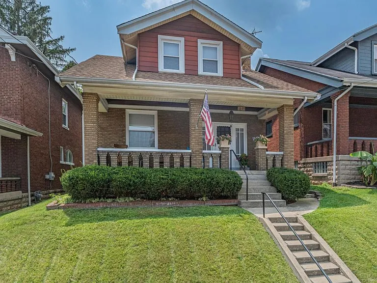 1839 Jefferson Ave — Photo 2