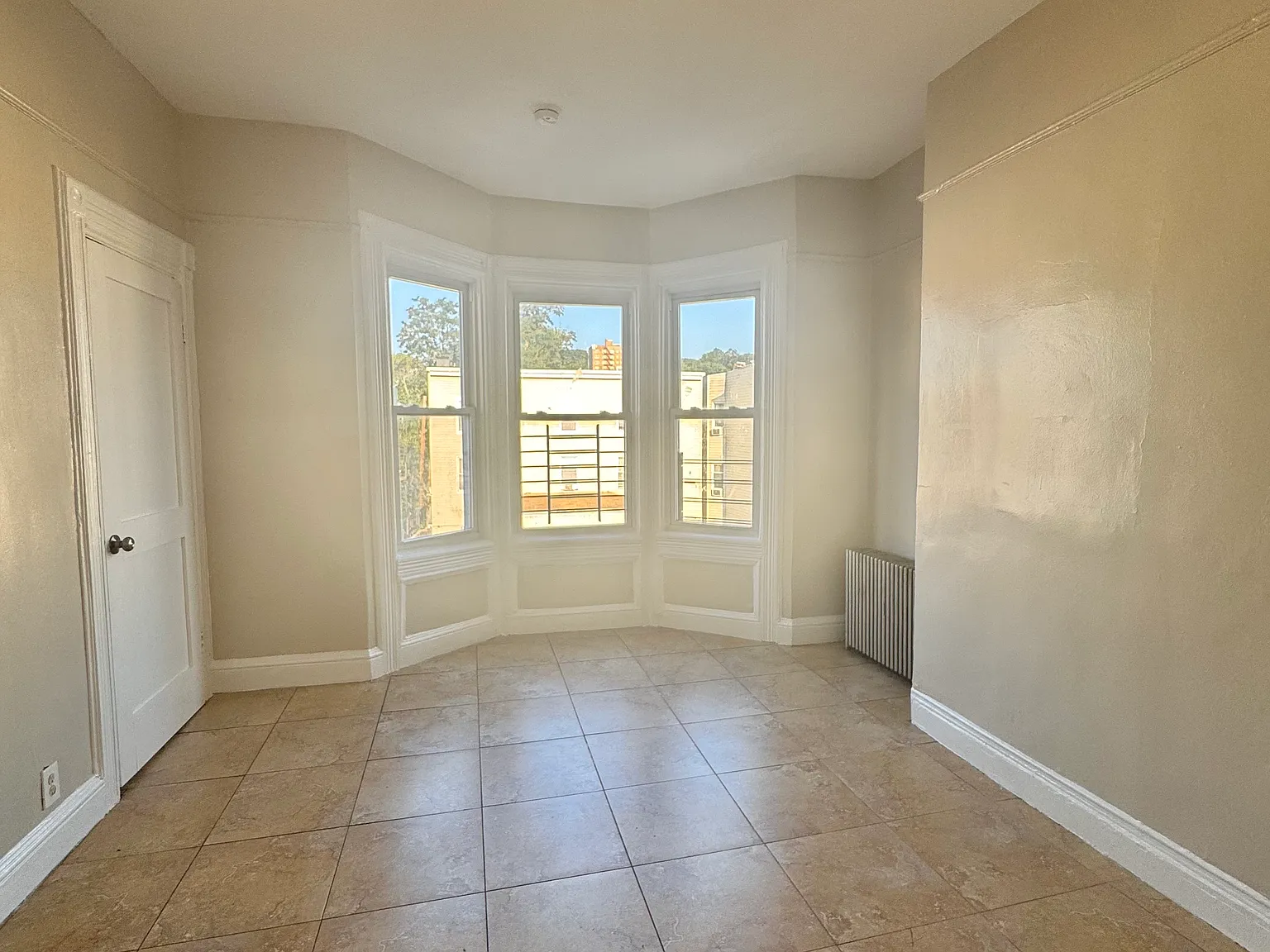 3 bed, 1200 sqft, $2,800 — Photo 2