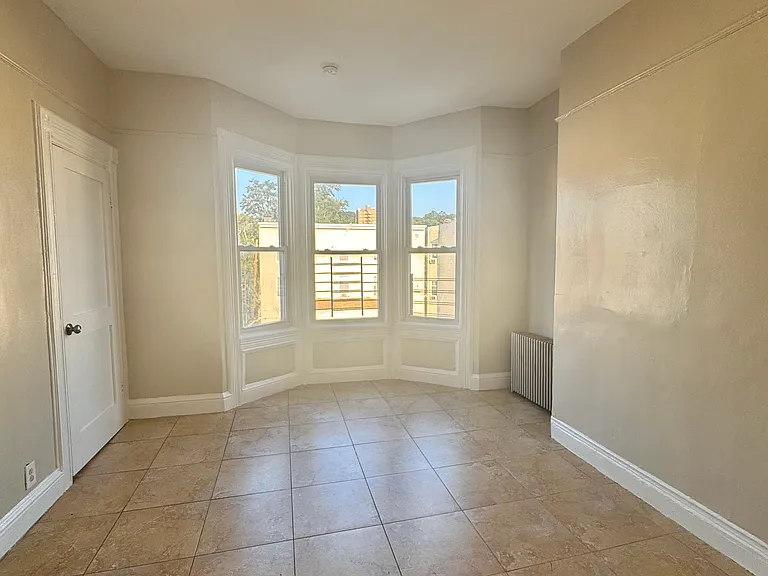 49 Caroline Ave #3 — Photo 2