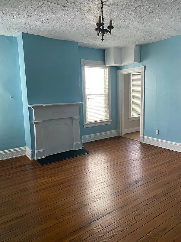3512 E Broad St — Photo 2