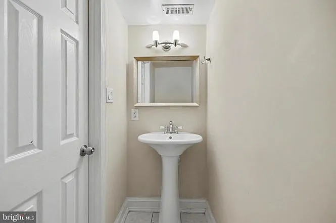2 bed, 1.5 bath, 1000 sqft, $2,500 — Photo 4