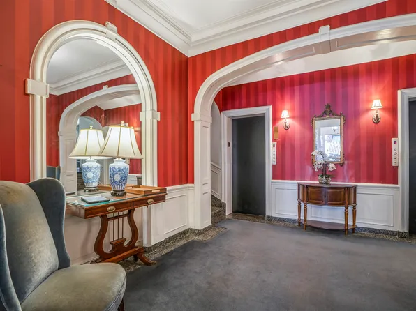 310 West 55th Street image 21 of 23