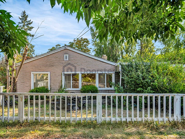 5536 38th Ave NE — Photo 3