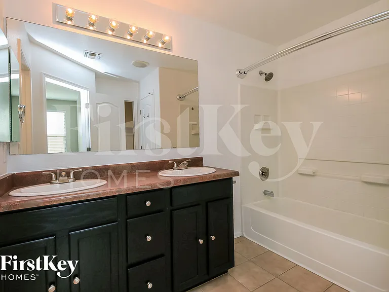 941 E Leslie Ave — Photo 9
