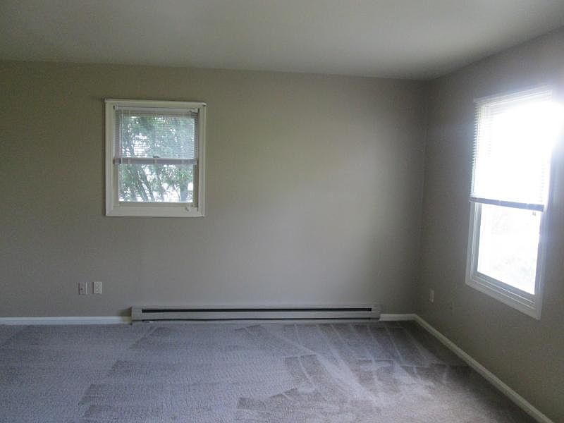 2nd image of 961 Orchard Dr