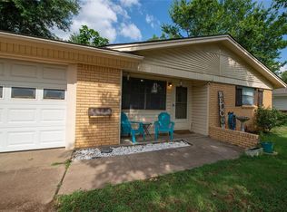 1320 Harrison Ln, Hurst, TX 76053