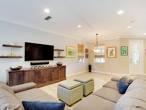 3rd image of 318 Bougainvillea Dr