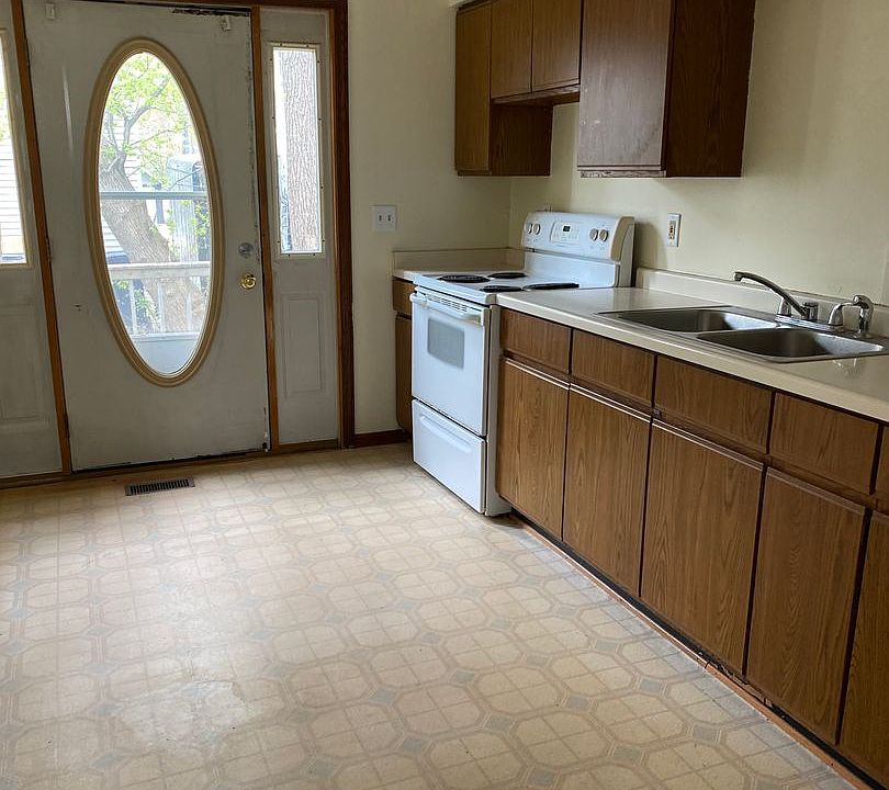 209 Madison street 209 Madison St Janesville WI Zillow