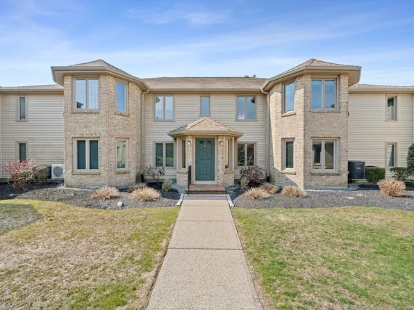 108 Norton Ave APT 14, South Easton, MA 02375