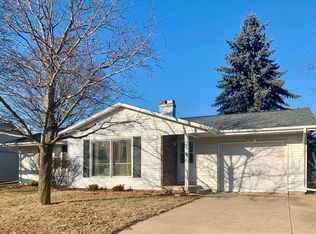 333 Apple St, Dixon, IL 61021