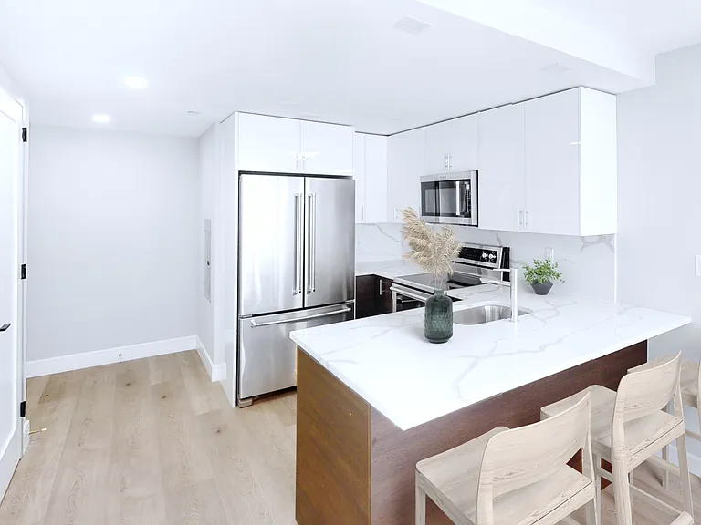 605 Hart St #203 — Photo 1