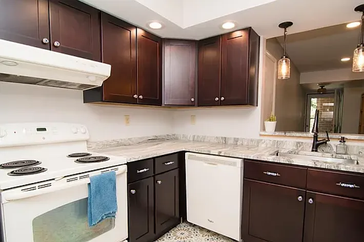 2705 Rolling Green Dr — Photo 4