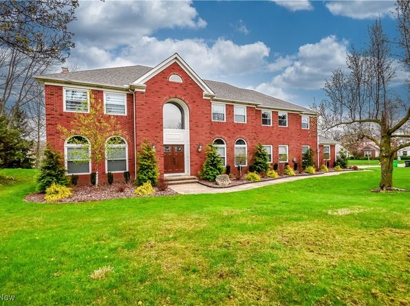 489 Leverett Ln, Highland Heights, OH 44143