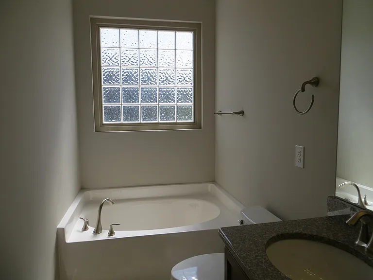 547 Libson St — Photo 7