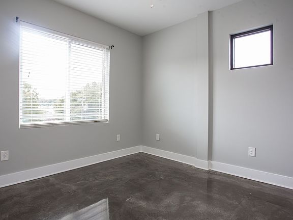 2nd image of 1903 Jefferson St APT 200