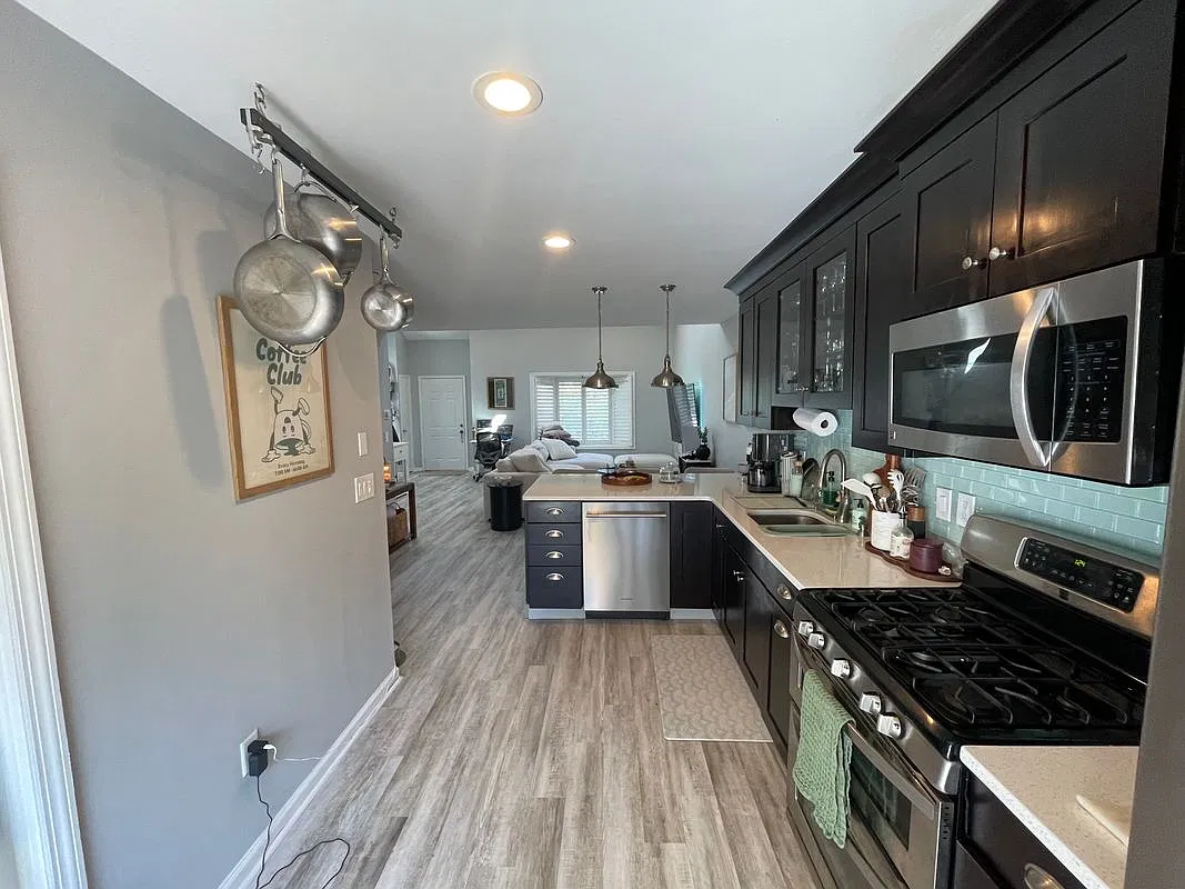 2 bed, 2.0 bath, 1171 sqft, $3,400 — Photo 3