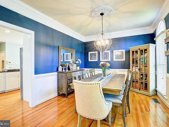 4th image of 700 Hardwood Ln