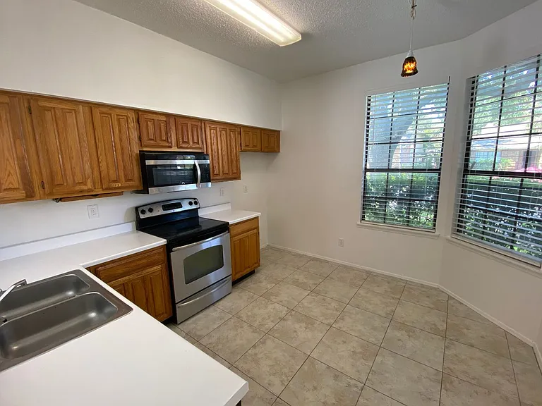 7904 Steppington Dr — Photo 3
