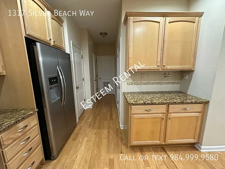 1317 Silver Beach Way — Photo 8
